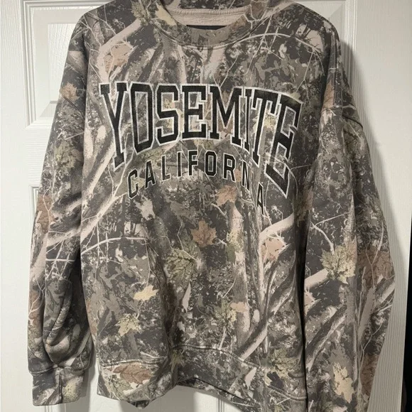Yosemite Camouflage Men's Sweater - Picture 4 of 4